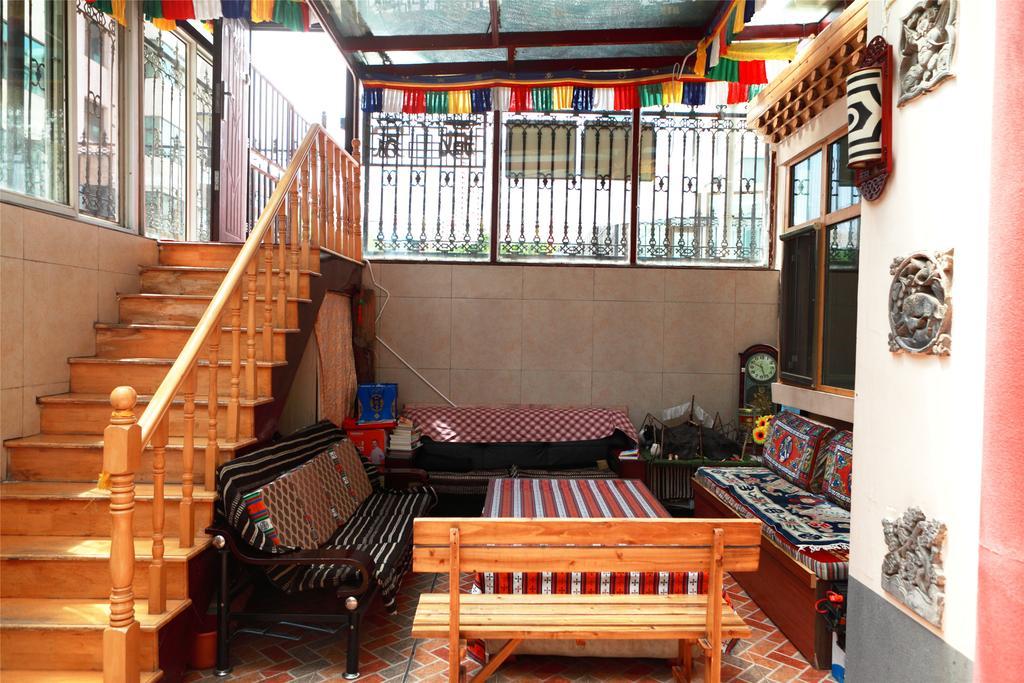 Xining Yushu Zangjia Hostel エクステリア 写真